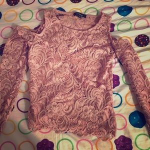Shoulder cut out rose top- (NWOT)